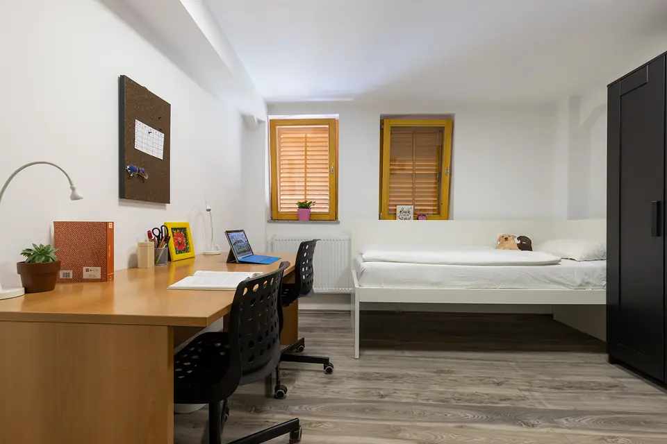Dvokrevetna soba u apartmanu 6-6-1